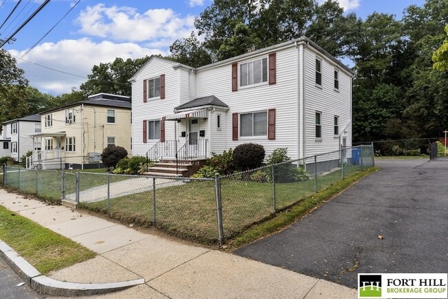 Building Photo - 84 Gladeside Ave