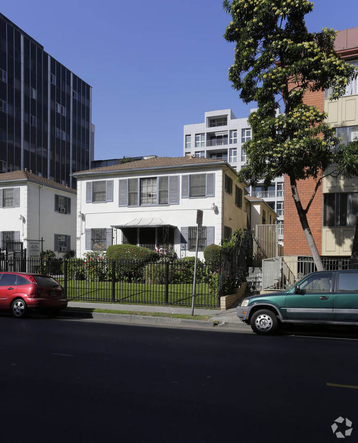 Photo - 537-545 S Catalina St Apartments
