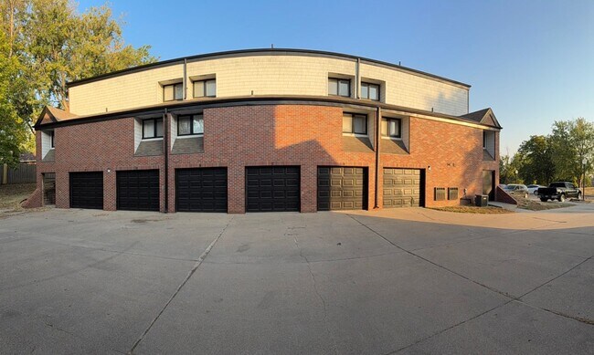 Photo - Luxurious 2-Bedroom Apartments with Modern... Unit 4
