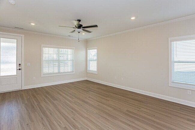 Photo - 136 Adams Tree Wy