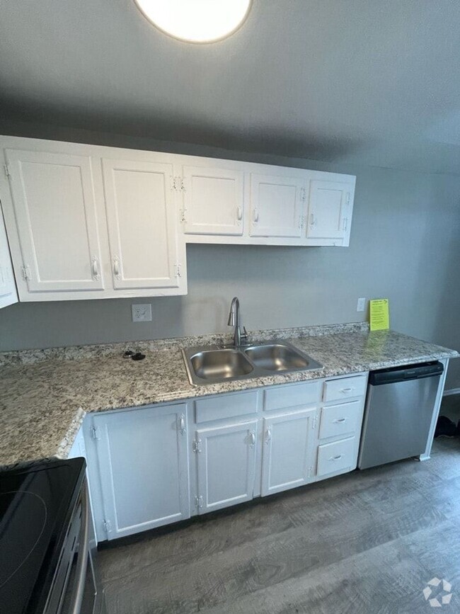 Building Photo - Beautiful Remodeled Apartments Unit 2791-1
