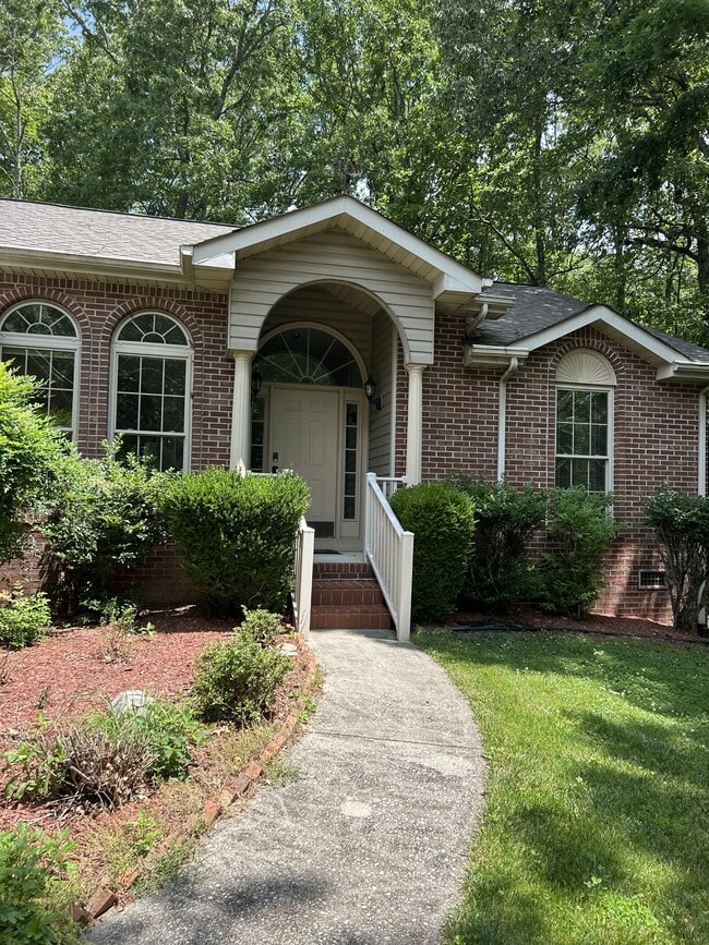 Photo - 129 Ivy Ln