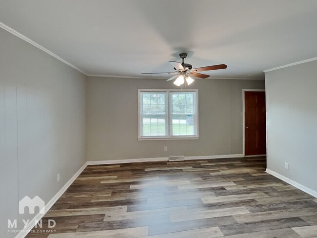 Photo - 502 Cuthbertson St