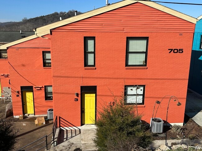 Building Photo - 705 Wilkinson Blvd Unit 3