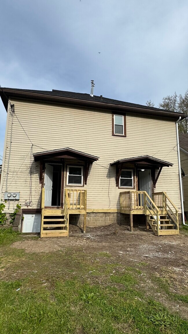 Photo - 3321 West St