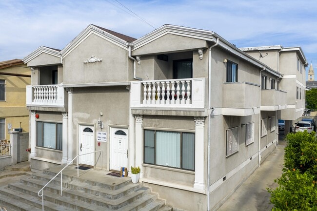 Photo - 1758 N Alexandria Ave Unidad 1758.5