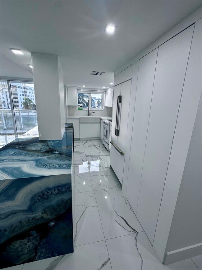 Photo - 2555 Collins Ave Unit 808