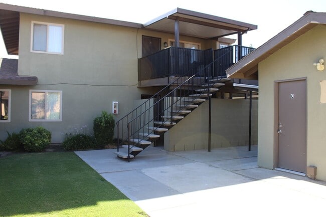 Building Photo - 5913 Nogal Ave Unit C