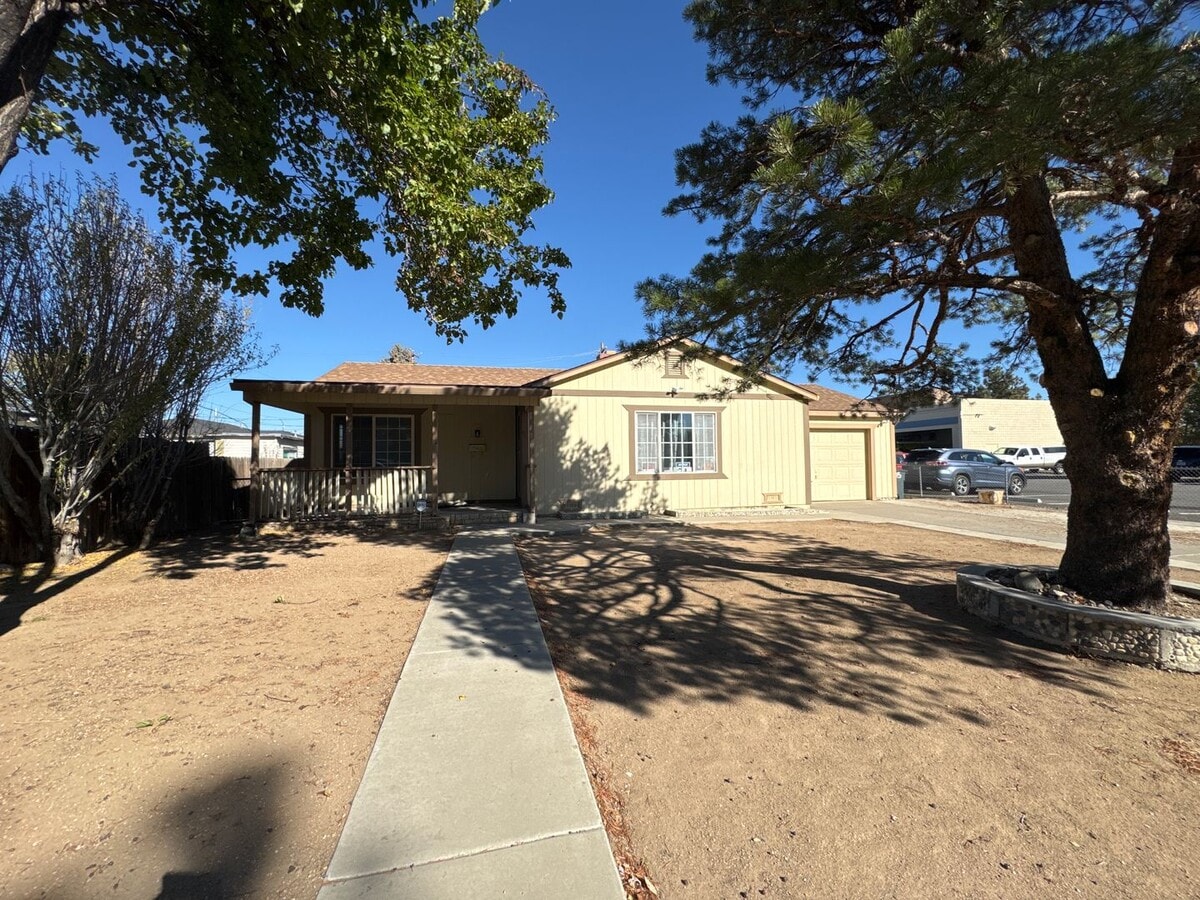 Charming 3 bed / 1 bath Coming Soon in the... - Charming 3 bed / 1 bath Coming Soon in the...