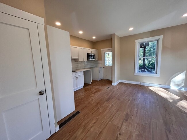 Photo - 415 Woodside Ave