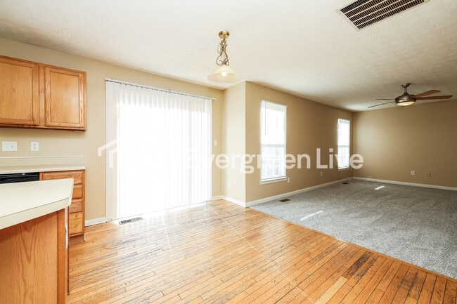 Photo - 5454 Fairford Ct