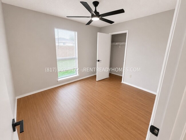 Photo - 6052 Holiday Ln
