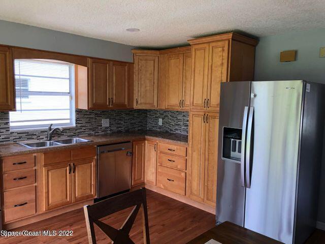 Photo - 423 Count St