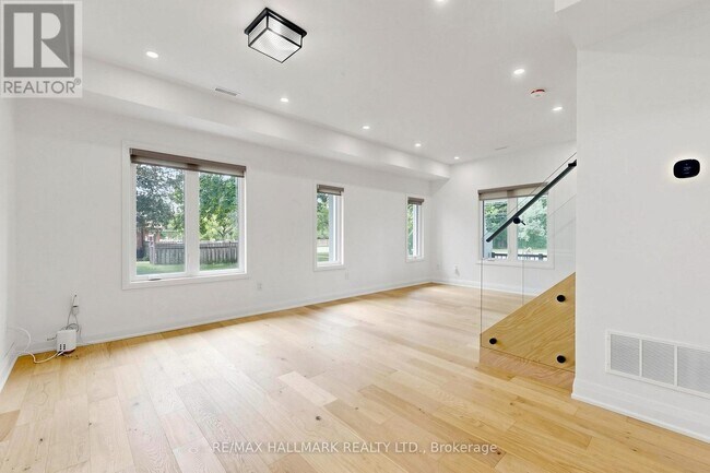 Photo - 2205 Victoria Park Ave