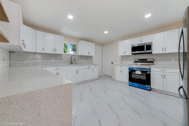 Building Photo - 10421 SW 184th St Rental