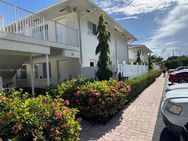 Photo - 1856 NE 46th St Unit F8