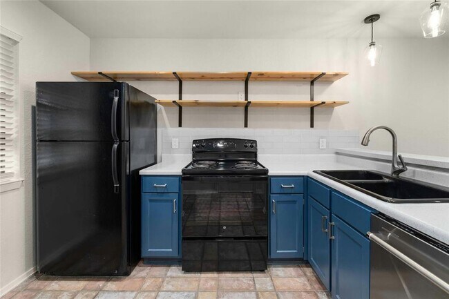 Photo - 2215 Post Rd Unidad 2033