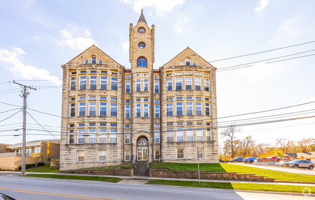 Building Photo - 400 McCarthy Rd Unit 207 Rental