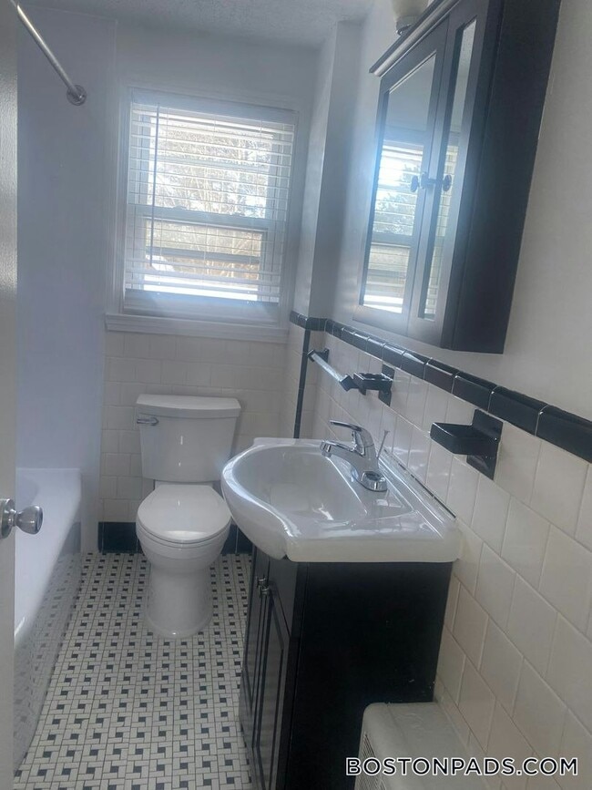 121 Shawomet Ave Unidad 3