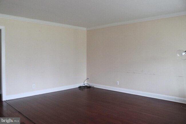 Photo - 102 E Main St