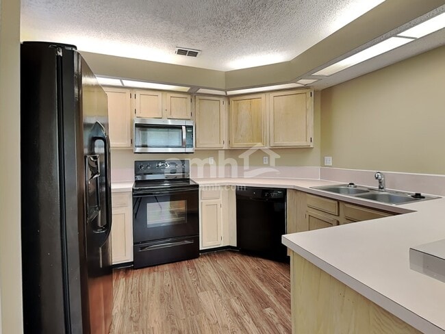 Photo - 1736 Chandelier Cir W