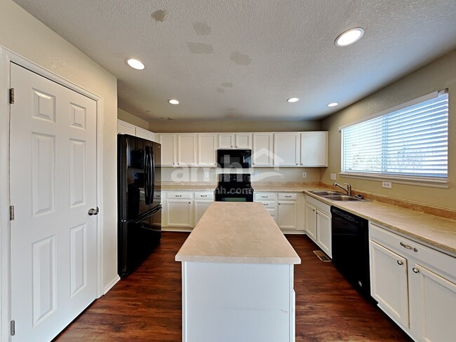 Photo - 15592 Olmsted Pl