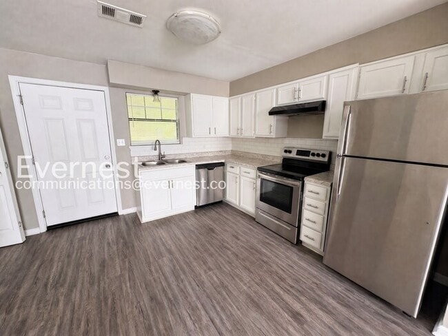 Photo - 1800 Labette Manor Dr Unit 5