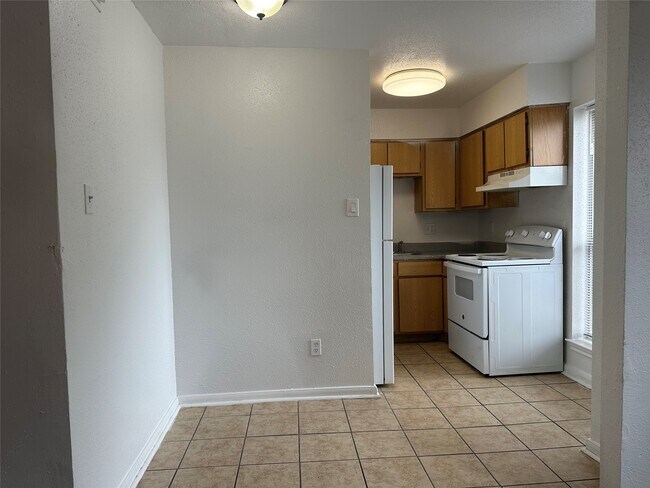 Photo - 7201 Hallshire Dr Unidad 124