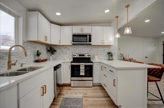 Photo - 455 E Mountain View Dr Unit Upstairs