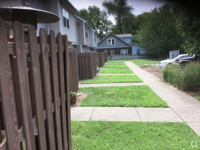Building Photo - 2015B Beech Avenue Rental