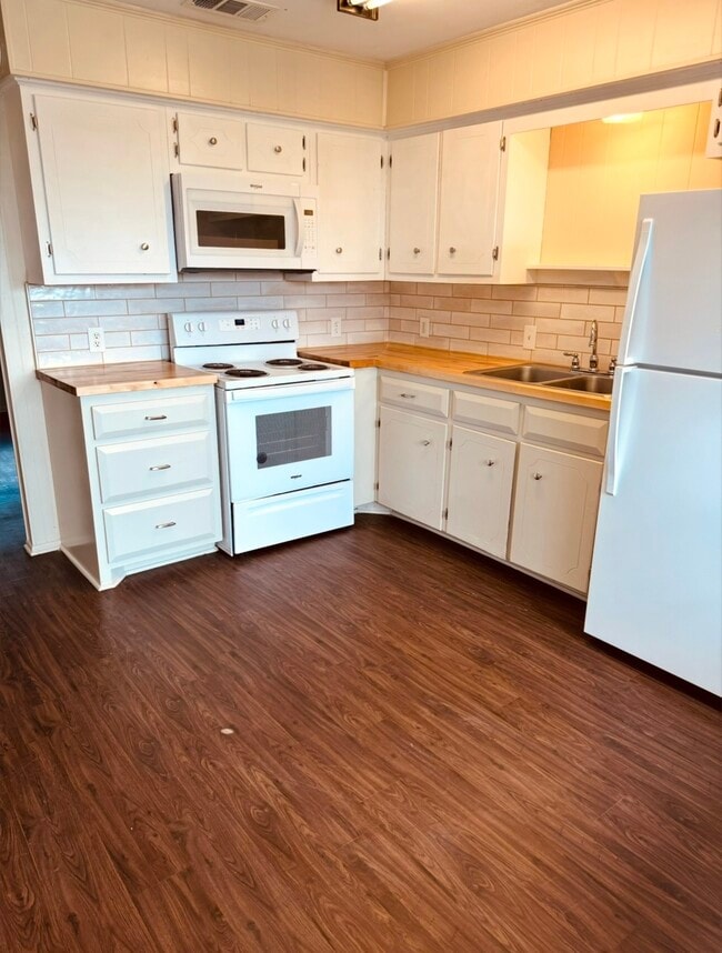 Photo - 1757 Sheppard Rees Rd