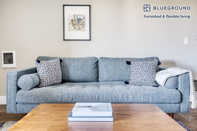 Photo - 900 E Hillsdale Blvd Unidad FL3-ID585