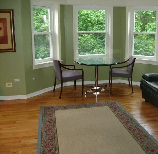 Photo - 2744 N Bosworth Ave Unit 3