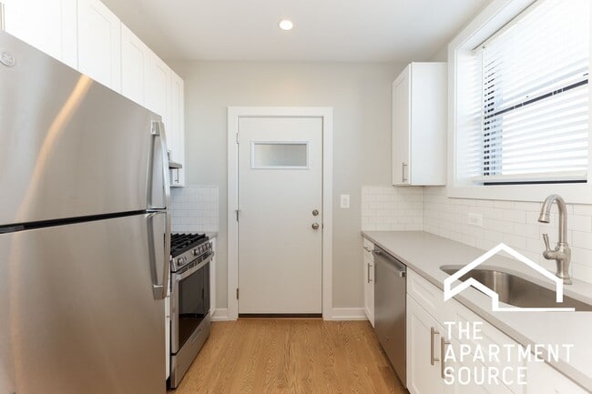 Building Photo - 2617 W Berwyn Ave Unit 3B