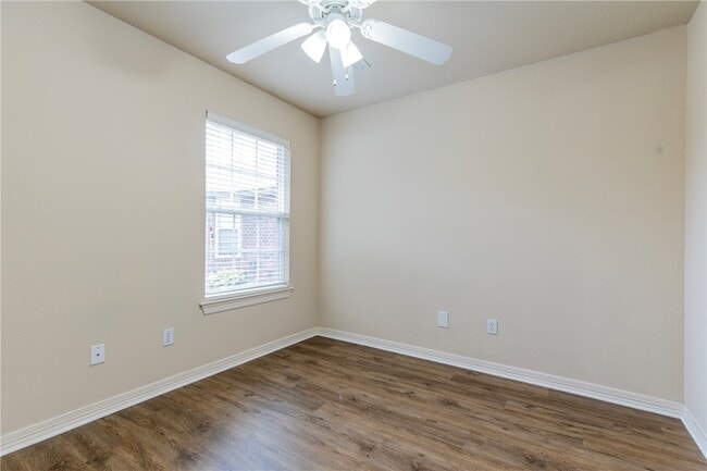 Building Photo - 255a Ravenwood Blvd