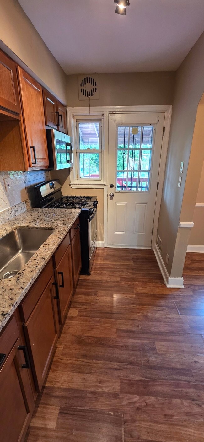 Photo - 2820 Edgecombe Cir S