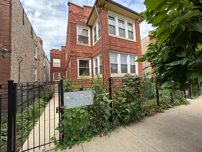Building Photo - 2734 N Campbell Ave Unit 1R Rental