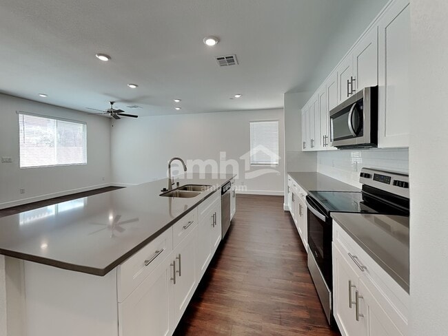 Photo - 644 N Water St