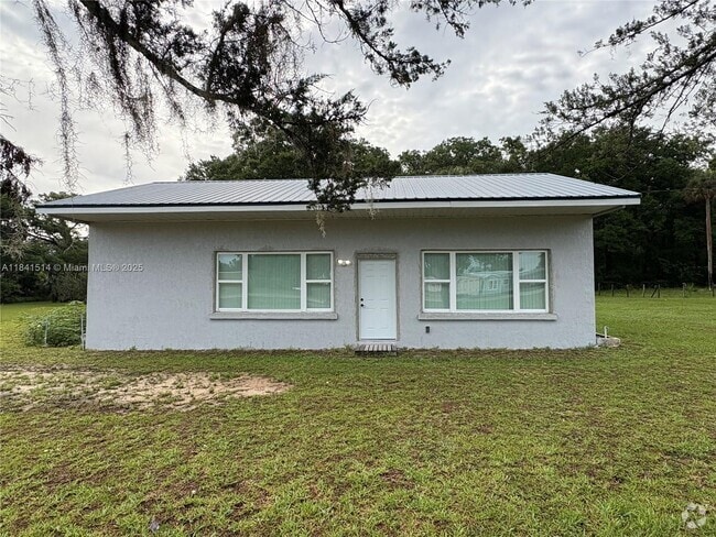 Building Photo - 13485 NE Jacksonville Rd Rental