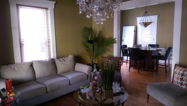 Living Room - 816 Des Moines St