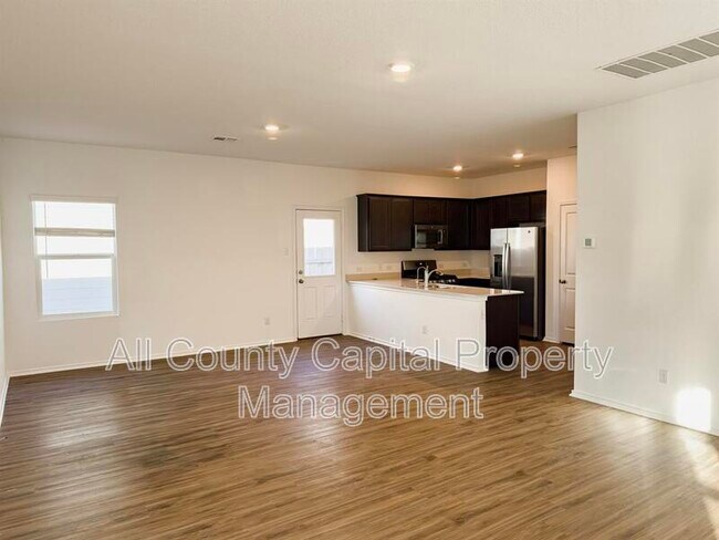 Photo - 312 Soapstone Pass