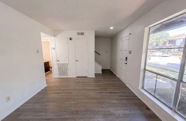 Photo - 258 Rolling Hills Pl