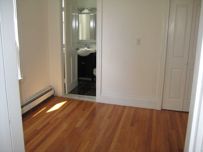 Dormitorio 1 / Baño 1 1 - 71 Putnam Ave Unidad #2