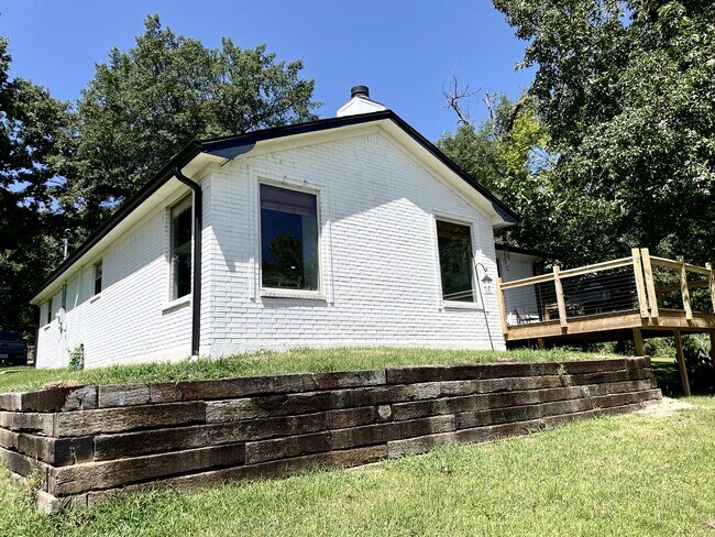 Building Photo - 22733 Creekwood Dr