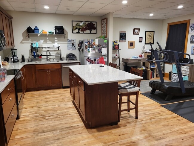 Photo - 437 Main St Unit 3