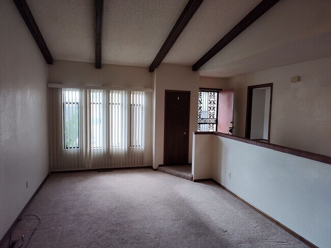 Photo - ALL PROSPECTIVE TENANTS MUST SUBMIT A $58 ... Unit U