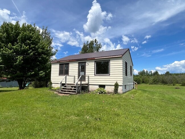 Photo - Two Bedroom Single Family Home on 3 Acres!