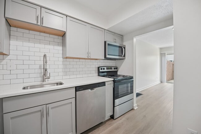 Rocky Creek Townhouse Apartments