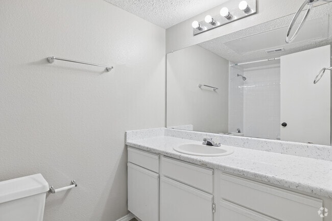 2BR, 2B.5BA - 1,065SF - Second Bathroom