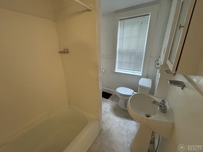 Photo - 38 Gibson St Unit 3B